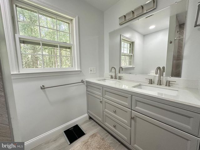 13113 LAUREL GLEN RD, Clifton, VA 20124