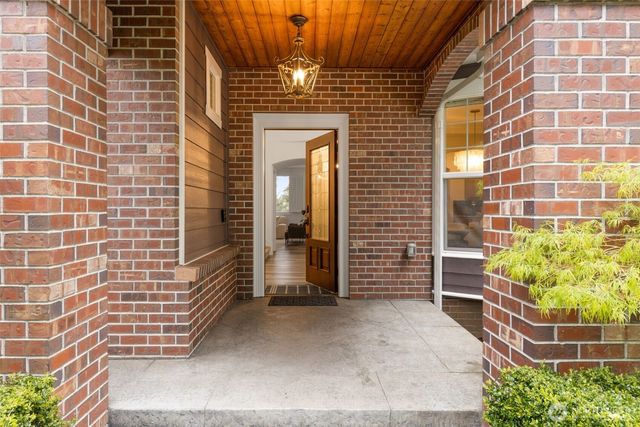 15820 104th Avenue NE, Bothell, WA 98011