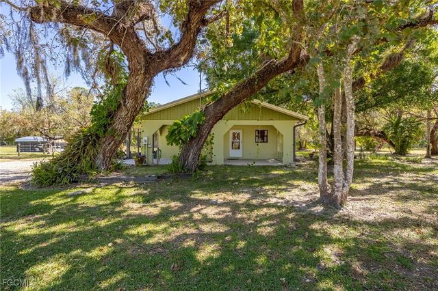 1301 Jacks LN, Fort Denaud, FL 33935