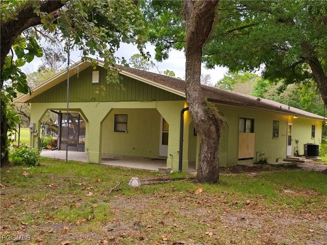 1301 Jacks LN, Fort Denaud, FL 33935