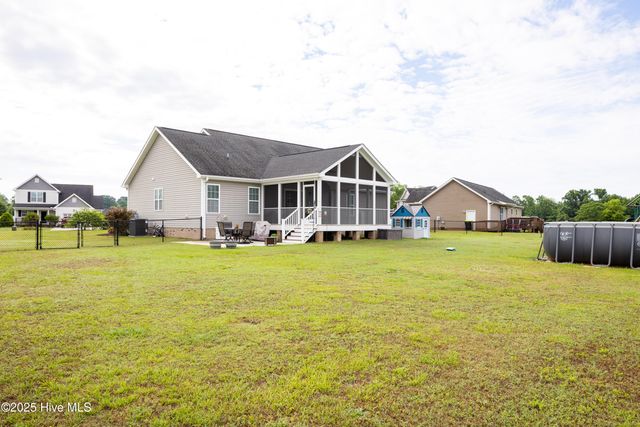 104 Northgate Lane, Clinton, NC 28328