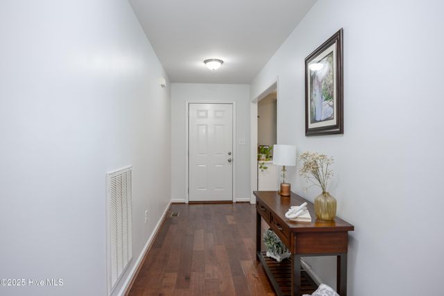 104 Northgate Lane, Clinton, NC 28328