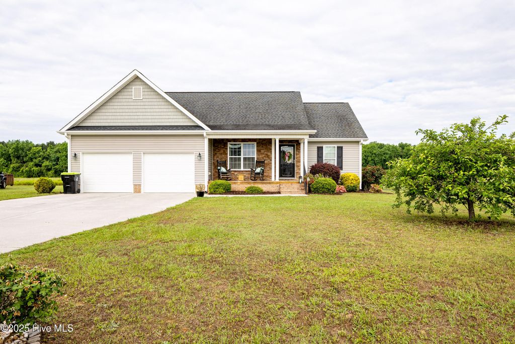 104 Northgate Lane, Clinton, NC 28328