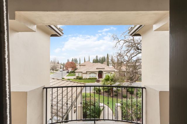 913 Tuscan Lane, Sacramento, CA 95864