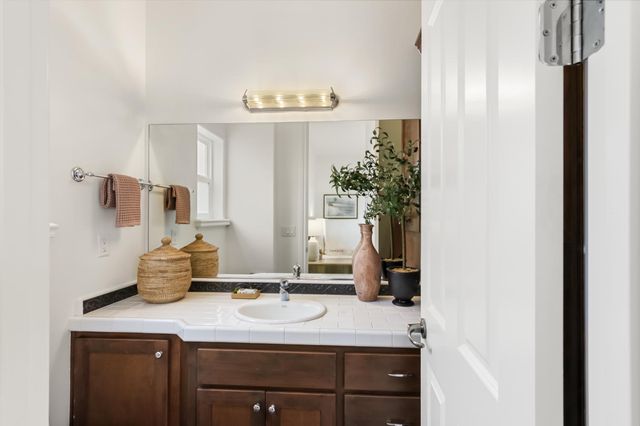 913 Tuscan Lane, Sacramento, CA 95864