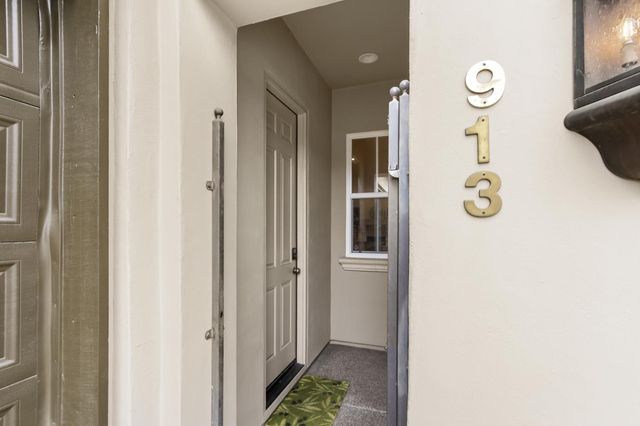 913 Tuscan Lane, Sacramento, CA 95864