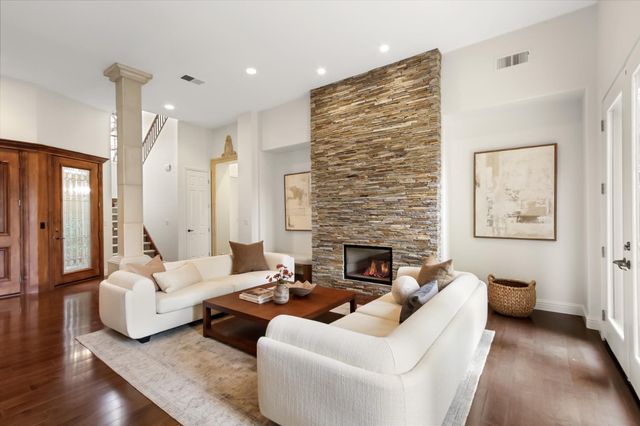 913 Tuscan Lane, Sacramento, CA 95864