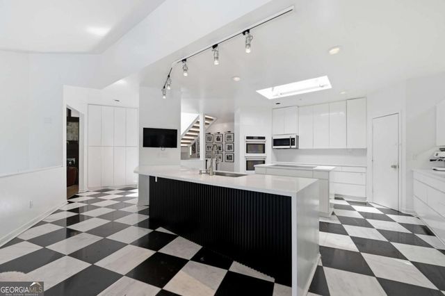 13 Heards Overlook Court, Sandy Springs, GA 30328