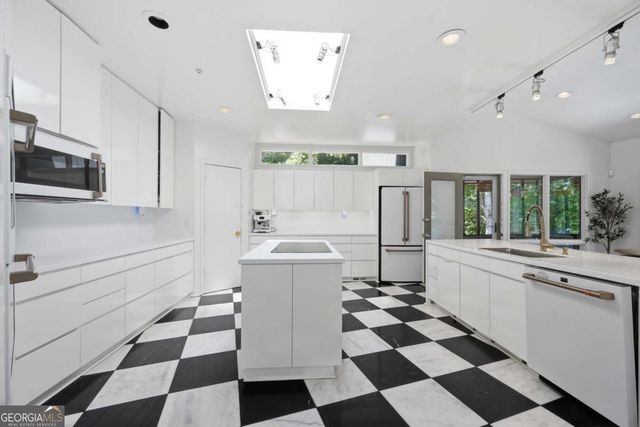 13 Heards Overlook Court, Sandy Springs, GA 30328