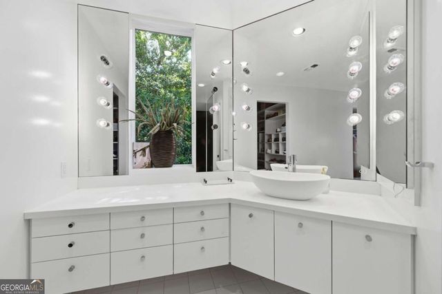 13 Heards Overlook Court, Sandy Springs, GA 30328