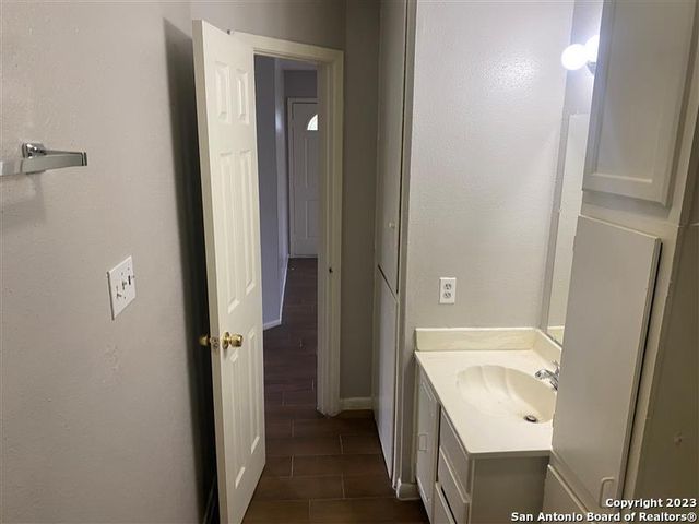 7920 Falcon Ridge, San Antonio, TX 78239