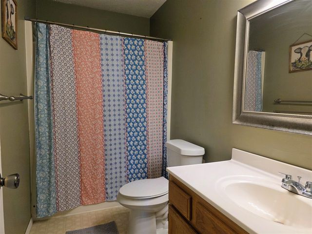 808 Rolling Meadows Drive, Quincy, MI 49082