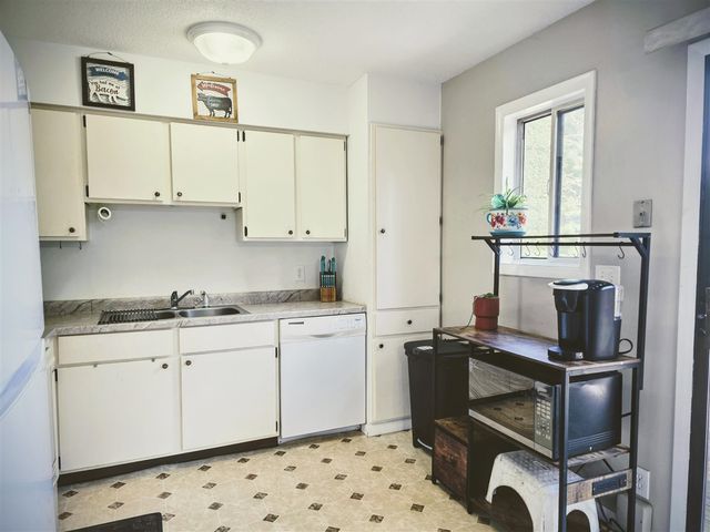 808 Rolling Meadows Drive, Quincy, MI 49082