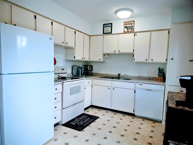 808 Rolling Meadows Drive, Quincy, MI 49082