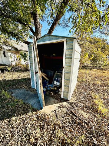 517 N Ave D, Cross Plains, TX 76443