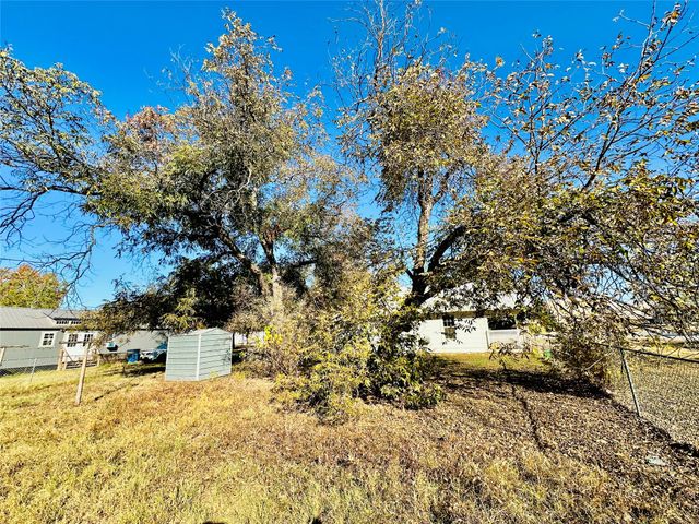 517 N Ave D, Cross Plains, TX 76443