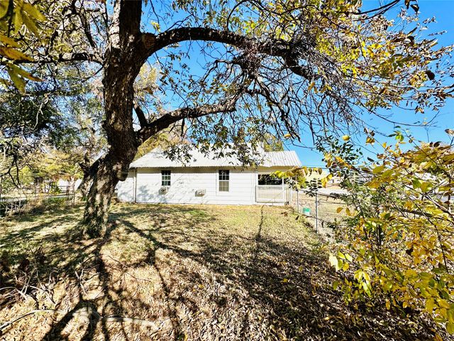 517 N Ave D, Cross Plains, TX 76443