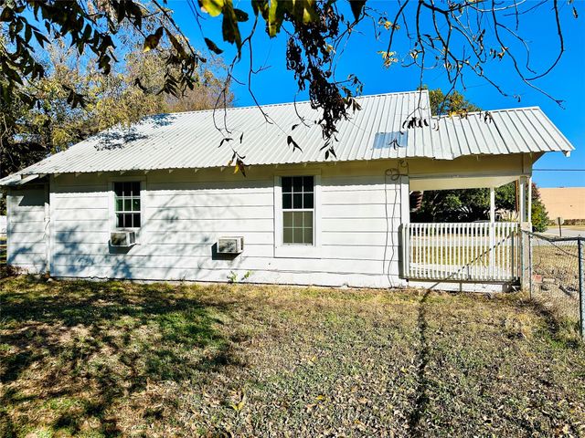517 N Ave D, Cross Plains, TX 76443