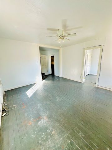 517 N Ave D, Cross Plains, TX 76443