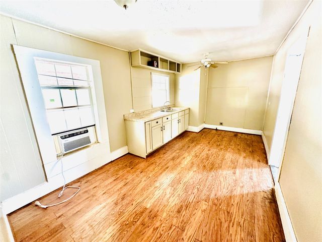 517 N Ave D, Cross Plains, TX 76443