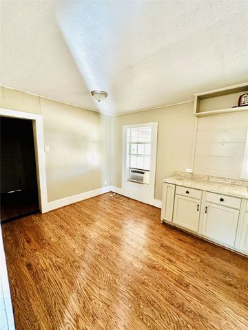 517 N Ave D, Cross Plains, TX 76443