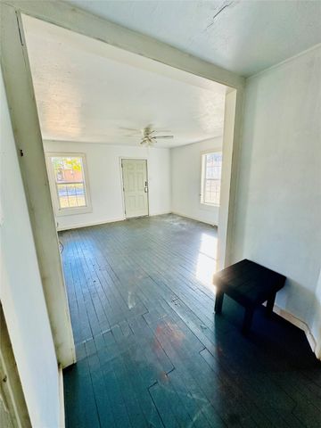 517 N Ave D, Cross Plains, TX 76443