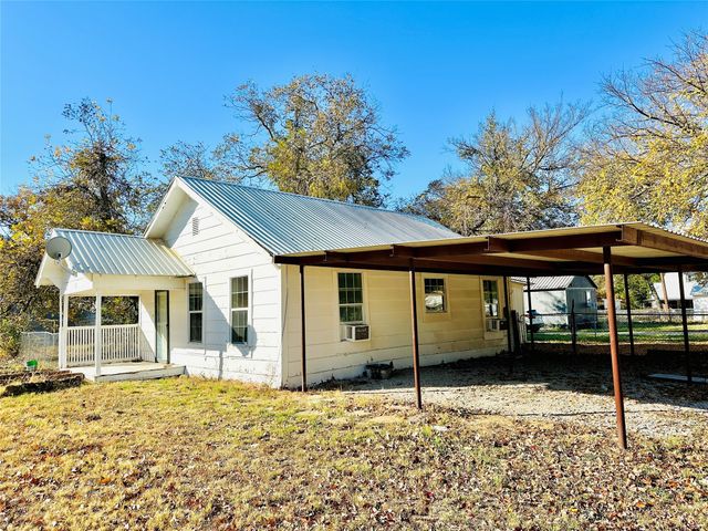 517 N Ave D, Cross Plains, TX 76443