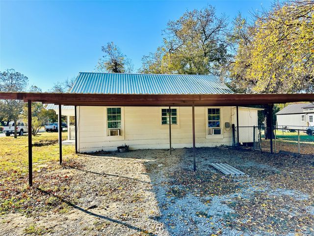 517 N Ave D, Cross Plains, TX 76443