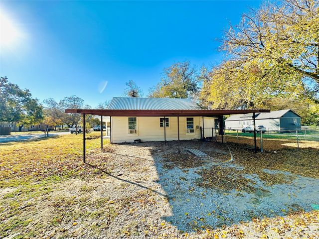 517 N Ave D, Cross Plains, TX 76443