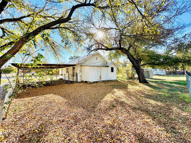 517 N Ave D, Cross Plains, TX 76443