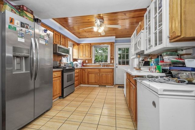 24 Perrin St, Attleboro, MA 02703