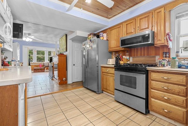 24 Perrin St, Attleboro, MA 02703