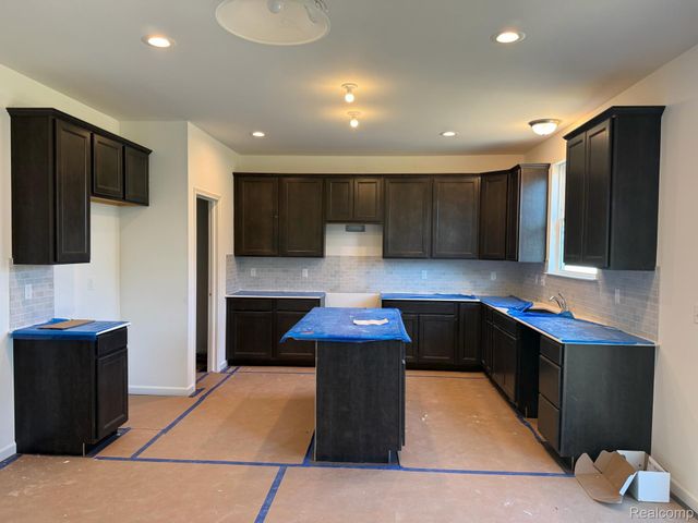6207 N Trailwoods Drive, Ann Arbor, MI 48103