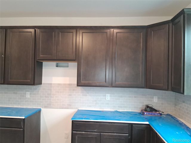6207 N Trailwoods Drive, Ann Arbor, MI 48103