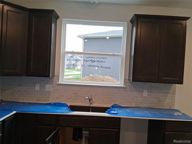 6207 N Trailwoods Drive, Ann Arbor, MI 48103