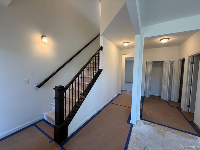 6207 N Trailwoods Drive, Ann Arbor, MI 48103