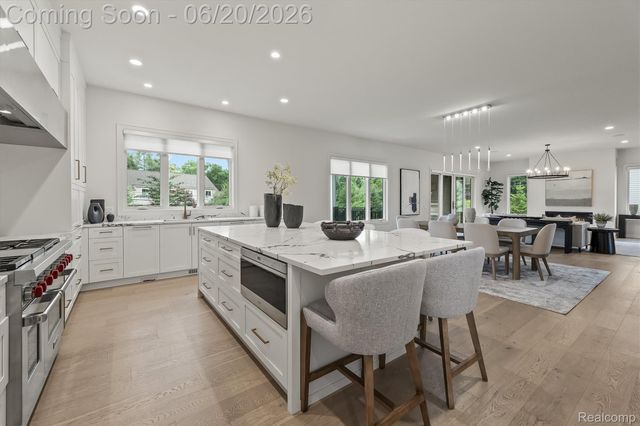 7303 Brookside Village Court, Bloomfield Hills, MI 48301