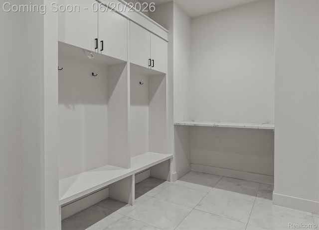 7303 Brookside Village Court, Bloomfield Hills, MI 48301
