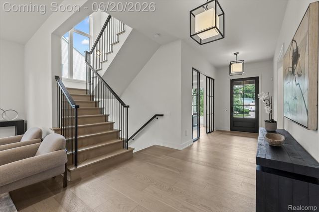 7303 Brookside Village Court, Bloomfield Hills, MI 48301