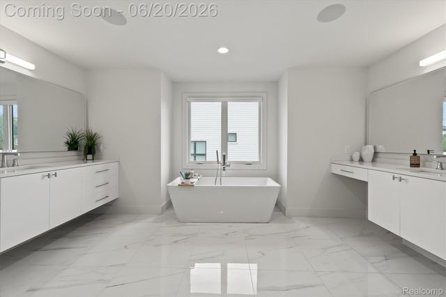 7303 Brookside Village Court, Bloomfield Hills, MI 48301