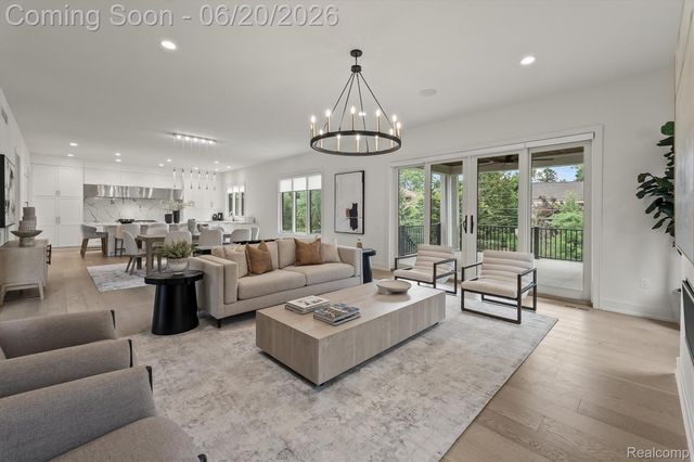 7303 Brookside Village Court, Bloomfield Hills, MI 48301