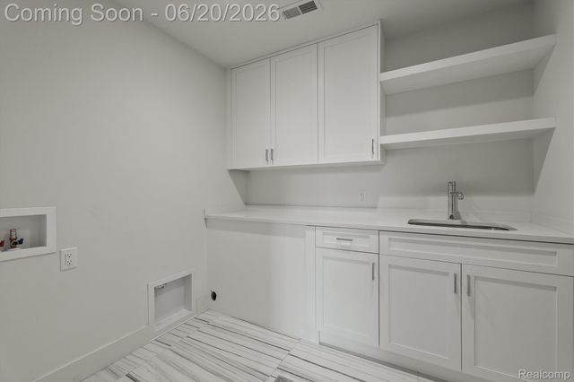 7303 Brookside Village Court, Bloomfield Hills, MI 48301