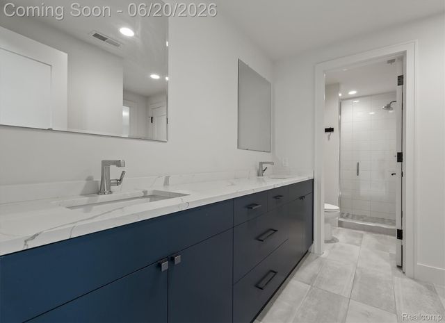 7303 Brookside Village Court, Bloomfield Hills, MI 48301