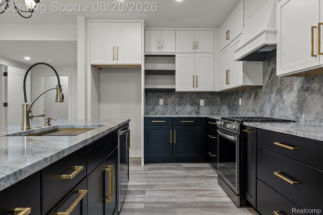 7303 Brookside Village Court, Bloomfield Hills, MI 48301