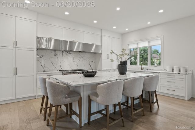 7303 Brookside Village Court, Bloomfield Hills, MI 48301