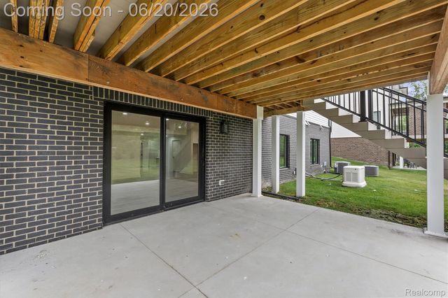7303 Brookside Village Court, Bloomfield Hills, MI 48301