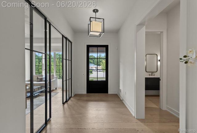 7303 Brookside Village Court, Bloomfield Hills, MI 48301