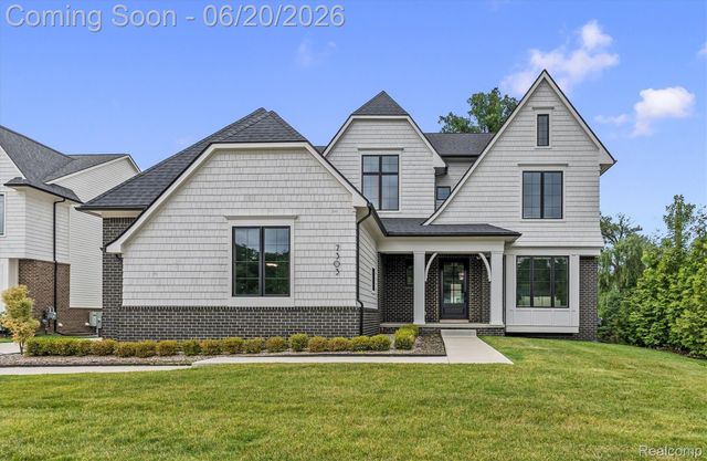 7303 Brookside Village Court, Bloomfield Hills, MI 48301