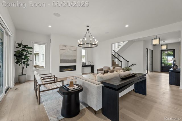 7303 Brookside Village Court, Bloomfield Hills, MI 48301