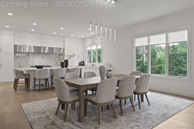 7303 Brookside Village Court, Bloomfield Hills, MI 48301